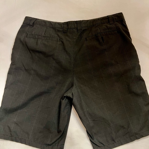 O’Neill Black Plaid Shorts - Picture 2 of 2